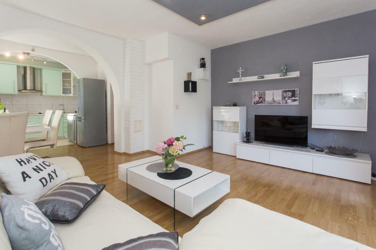 Apartmani Luis Kaštela Exterior foto